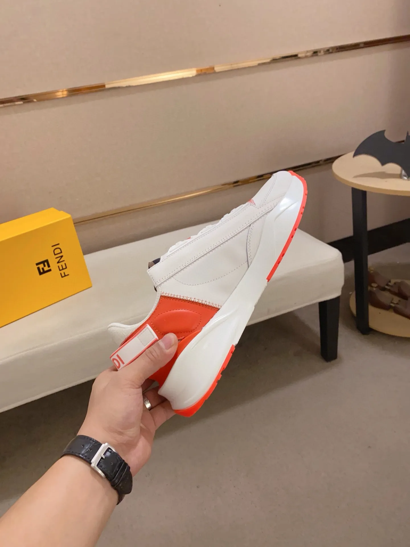 Men's shoes💰: 540💰(Higher version) [Fendi] Fendi's latest casual shoes for men! Available at counters simultaneously! A one-to-one replica of the original. Made entirely of imported top-grain calfskin, the interior is made of top-grain water-dyed cowhide, and the original factory-supplied rubber outsole. Leading new fashion concepts. Matching code: 38-44. 45 can be customized and non-returnable!
